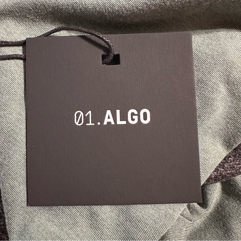 01.ALGO AlgoFlex Willis Colorblock
Lightweight Performance Hoodie Mens Med. NWT - Picture 6 of 10
